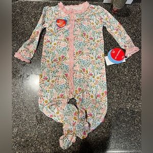 Magnetic Me Hunny BunnyModal Magnetic footie